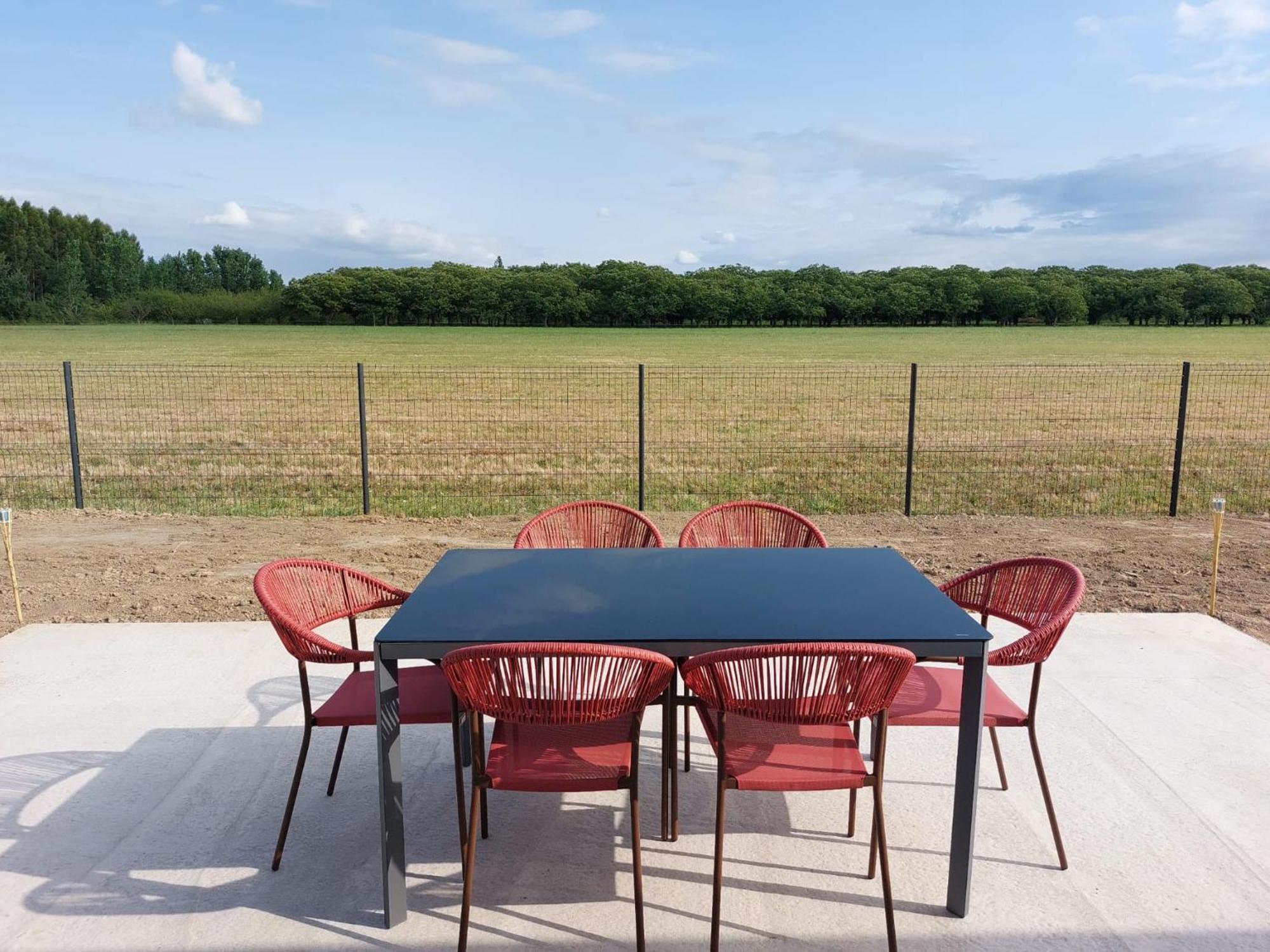 Maison Neuve A Bessens