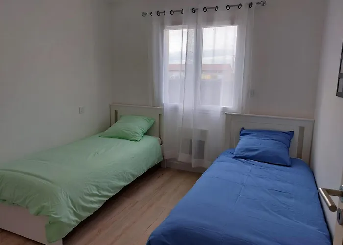 Maison Neuve A Bessens